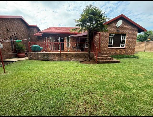 4 BEDROOM HOUSE FOR SALE IN THE REEDS